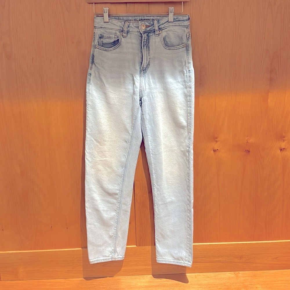 American Eagle Mom Straight Jeans